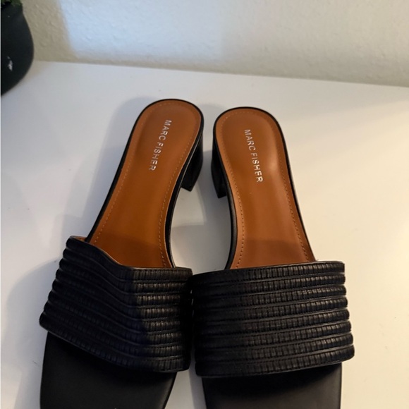 Marc Fisher Textured Strap Block Heel Mules Black - Picture 3 of 4